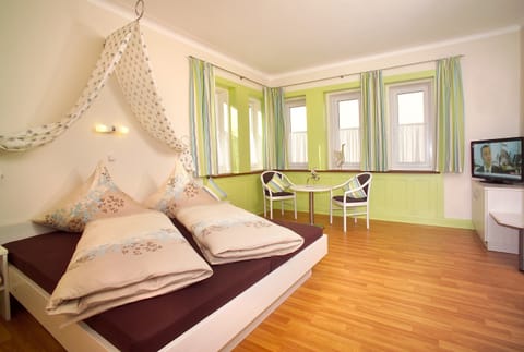 Comfort Double Room, Non Smoking | Desk, free WiFi, bed sheets