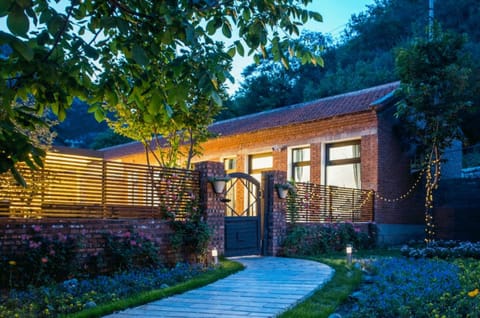 Design House, 4 Bedrooms | Desk, blackout drapes, WiFi (free)