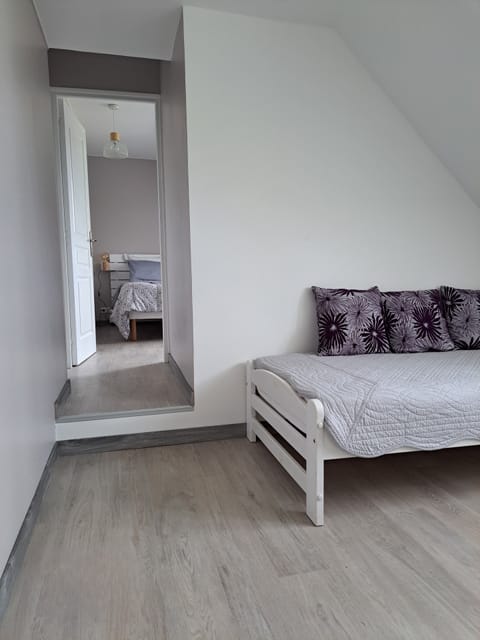 Triple Room (Côté Pensées) | Living area