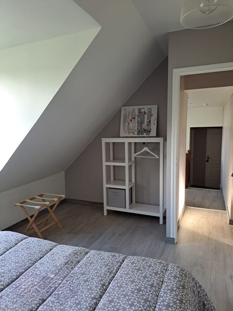 Triple Room (Côté Pensées) | Individually decorated, individually furnished, free WiFi, bed sheets