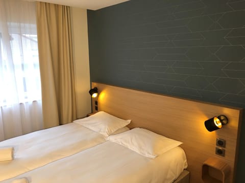 Twin Room | Laptop workspace, blackout drapes, soundproofing, free WiFi