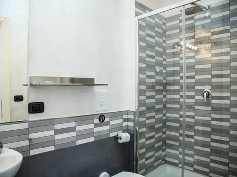Classic Triple Room, Balcony (Kandinsky) | Bathroom | Free toiletries, hair dryer, bidet, towels