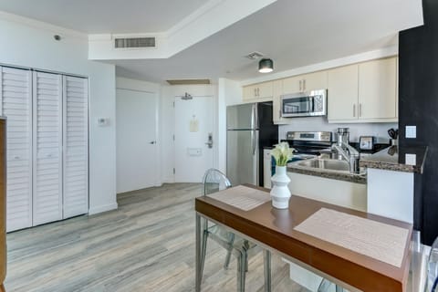 Incredible City & Partial Bay View Corner Deluxe Studio in Coconut Grove | Private kitchen | Fridge, microwave, coffee/tea maker, toaster