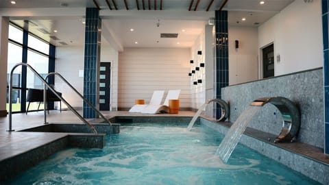 Indoor spa tub