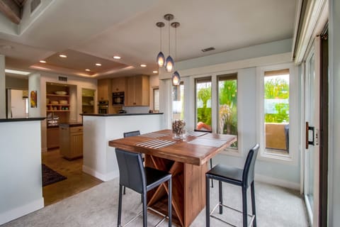 Have a quick snack or morning coffee at the bistro table off the kitchen