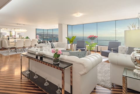 Stunning living & dinning room with Ocean view