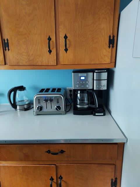 Coffee Maker, electric kettle and 4 slice toaster