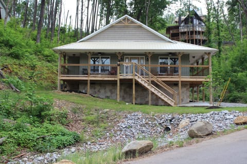 Springtime at Woodland Bearadise
