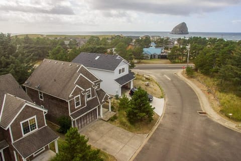 2 Blocks to the Beach