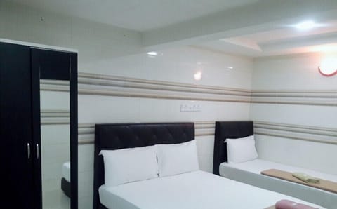 Triple Room | WiFi (free), bed sheets