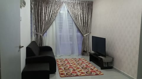 Family House, 3 Bedrooms, Smoking | Living room | LCD TV