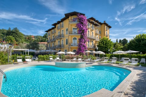 Seasonal outdoor pool, open 9:00 AM to 7:00 PM, pool umbrellas