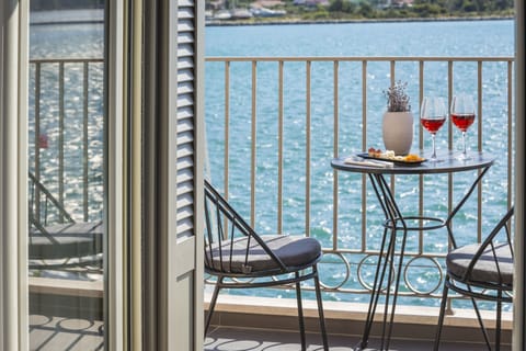 Suite (Anchor) | In-room safe, blackout drapes, soundproofing, iron/ironing board