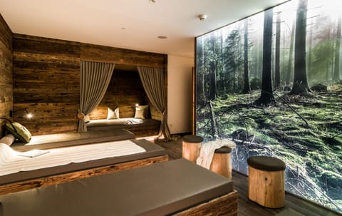 Sauna, steam room