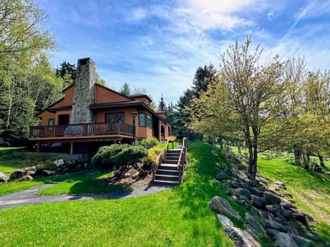 Ski-in Ski-out, right next to the beginner ski area. While not as luxurious or updated as some of our other condos, this is great for those looking to stay in an amazing location at a lower rate. Perfect for year-round fun!