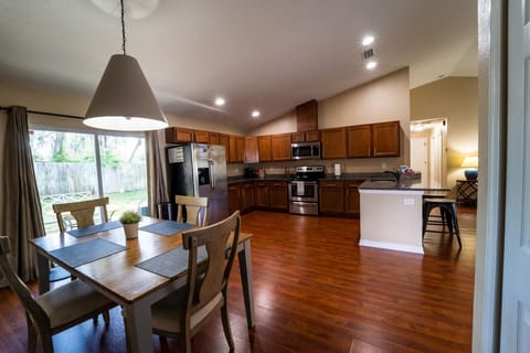 Kitchen & Dining Area