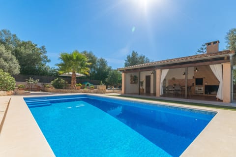 Beautiful Villa with pool