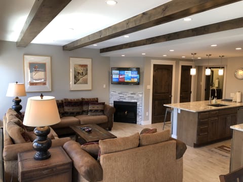Welcome to the Lift! Our recently renovated condo is awaiting your arrival!