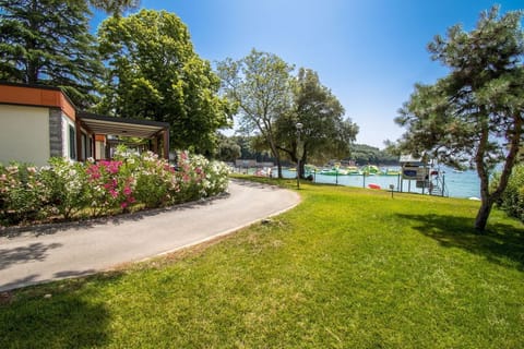 Deluxe Mobile Home | In-room safe, desk, blackout drapes, cribs/infant beds