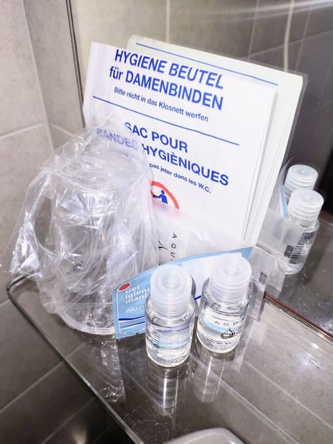 Single Room | Bathroom | Shower, designer toiletries, hair dryer, towels