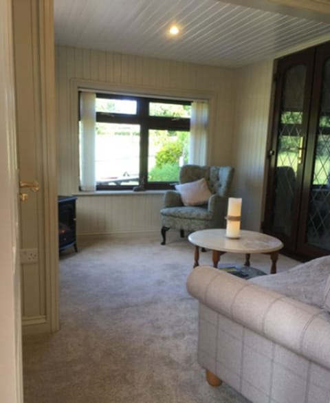 Exclusive Apartment, Ground Floor | Premium bedding, iron/ironing board, free WiFi, bed sheets