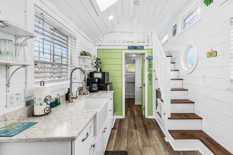 Margarita Tiny Home | Private kitchen | Fridge, microwave, stovetop, coffee/tea maker