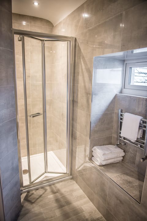 Triple Room, Private Bathroom | Bathroom