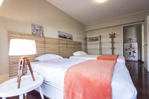 2 Twin beds that can be converted in 1 King bed