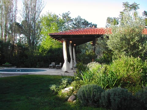 Welcome to Villa St. Andrew,
privacy in a secret garden