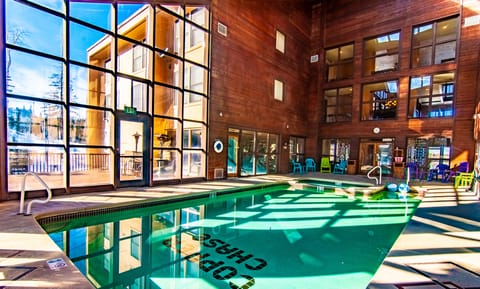 Indoor Heated Pool & Jacuzzi /Spa with Men's/Women's Adjacent Sauna 
