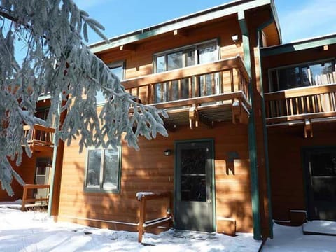 Park at your door.  Unsecured Ski Storage Entryway.