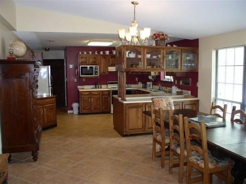Montlake has a spacious, pleasant kitchen.