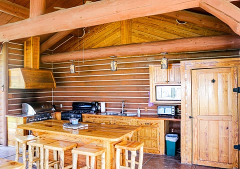 Full size Kitchen to Host your big Groups!