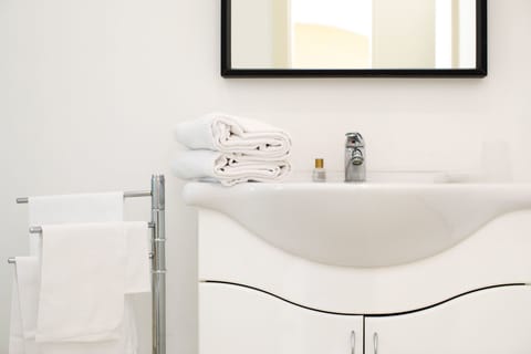 Comfort Double or Twin Room, 1 Bedroom, Terrace | Bathroom sink