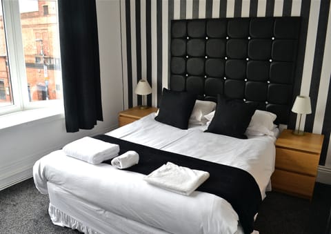 Double Room | Iron/ironing board, free WiFi, bed sheets