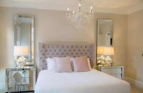 Apartment, 1 Bedroom (Jadore) | Iron/ironing board, free WiFi, bed sheets