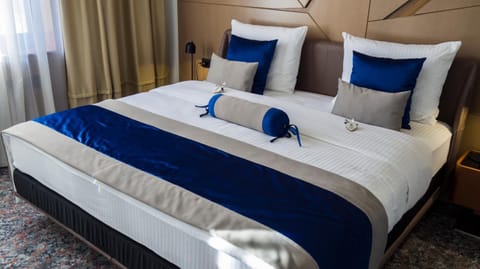 Minibar, in-room safe, soundproofing, iron/ironing board