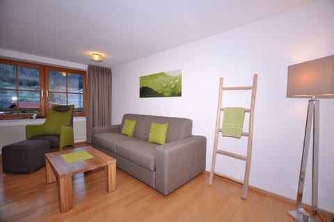 Deluxe Double Room | In-room safe, desk, blackout drapes, free cribs/infant beds