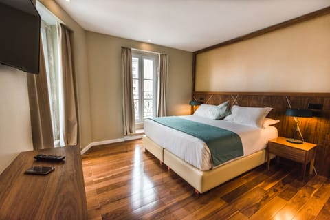 Executive Double or Twin Room | In-room safe, desk, blackout drapes, soundproofing