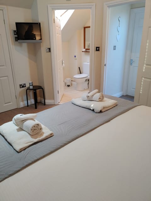 Premium Apartment, 2 Bedrooms | Premium bedding, memory foam beds, in-room safe, individually decorated