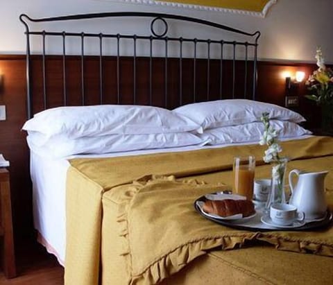 Minibar, in-room safe, free WiFi