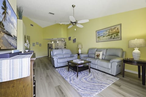 Living Area (3)
