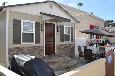 New flagstone patio with natural gas BBQ and patio furniture to seat 6.