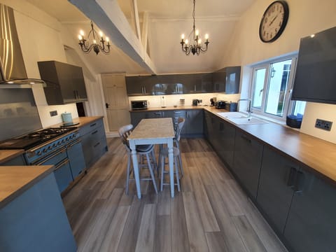 New  Modern Contemporary style Kitchen added November 2020 