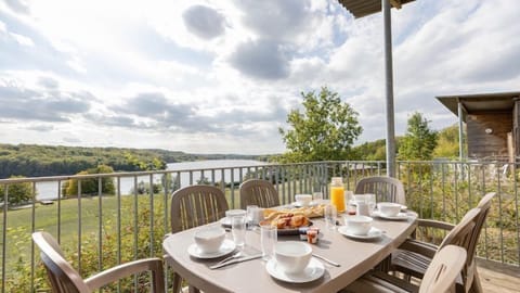 Sit out on your furnished terrace and enjoy a glass of wine in the warm sunshine.  Please note that lake views are not guaranteed.