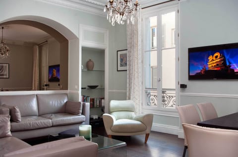 Sitting/Dining Room