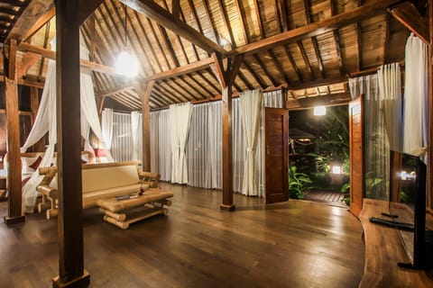 Suite, Pool View | 1 bedroom, Egyptian cotton sheets, premium bedding, minibar