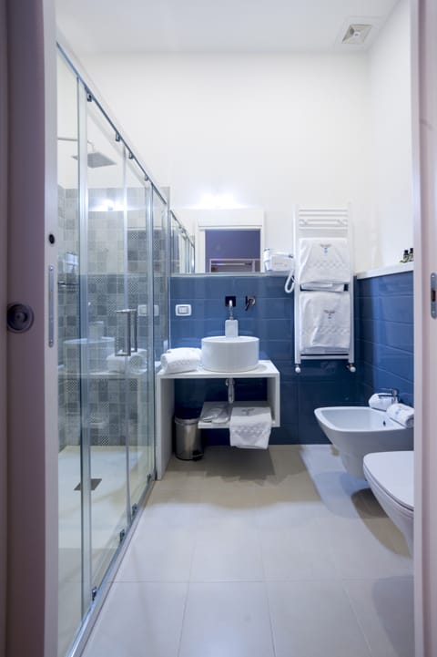 Superior Room, 1 Bedroom | Bathroom | Shower, rainfall showerhead, free toiletries, hair dryer