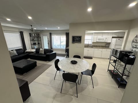 Dining area and coffee bar 