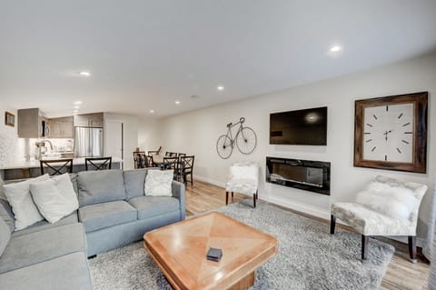 Large Smart TV in living room, equipped with Netflix, YouTube and other Apps
